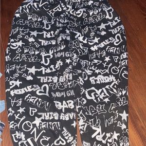 Black and white sweats, medium